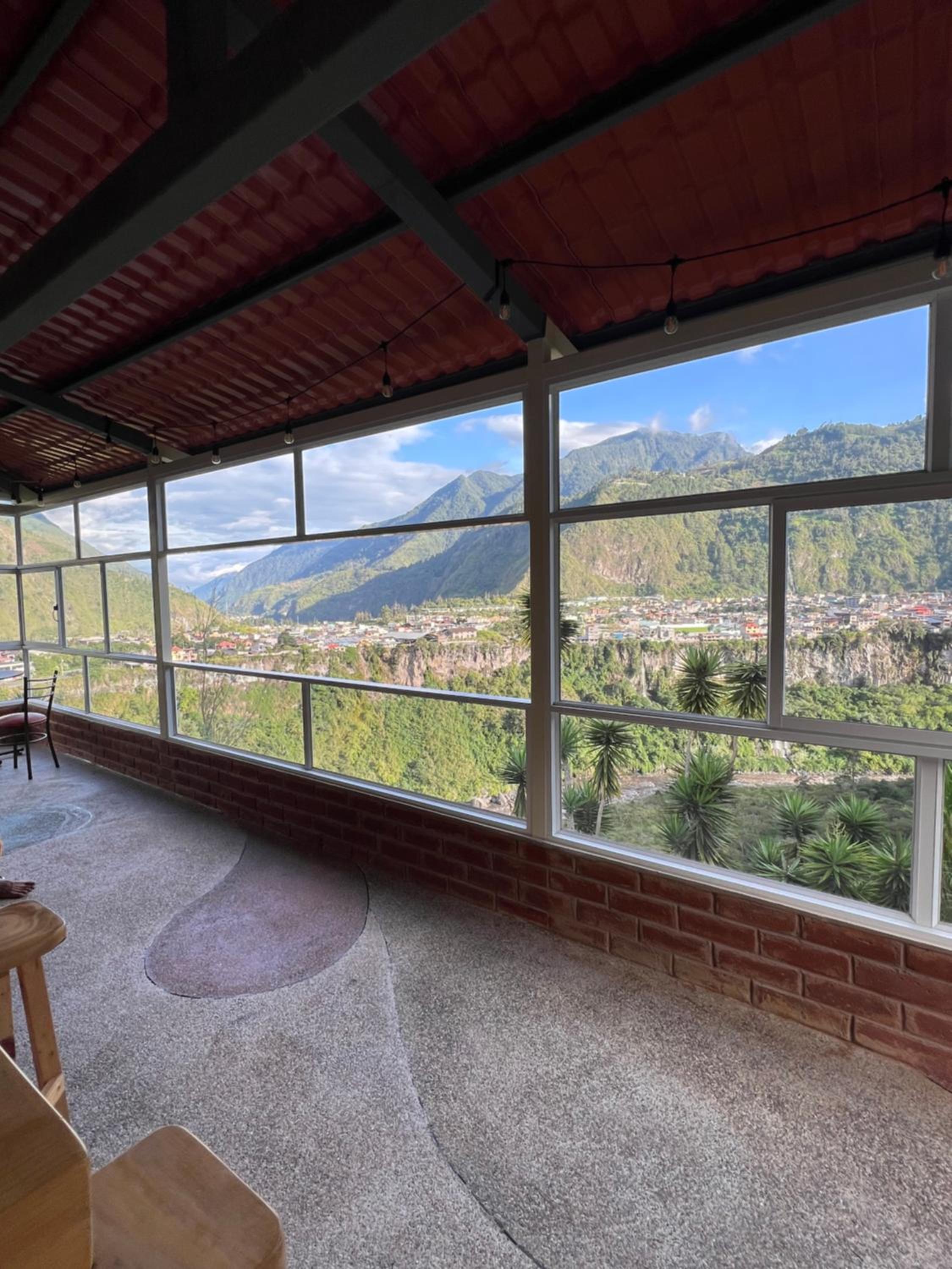 Habitación privada con terraza panorámica, cocina, parqueadero