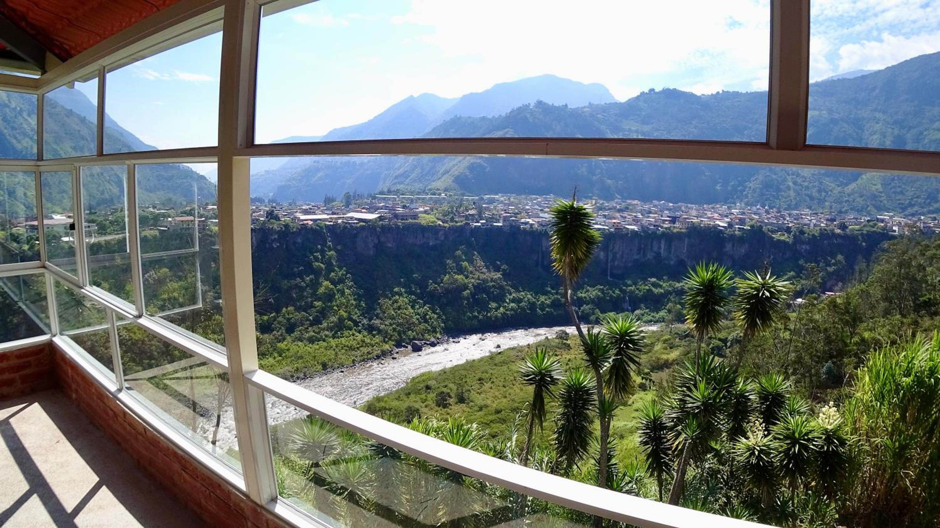 Habitación privada con terraza panorámica, cocina, parqueadero