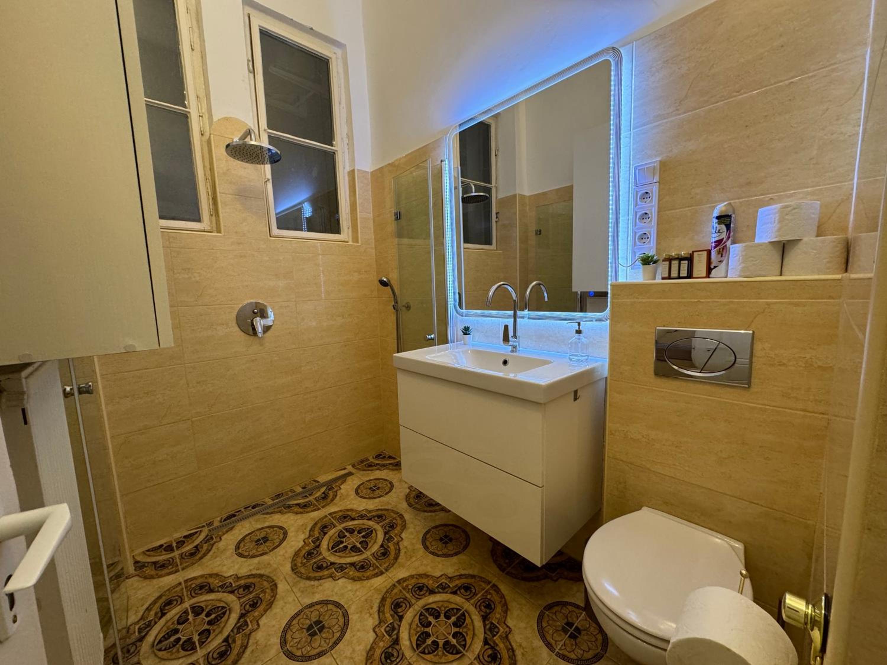 Exceptional Apartment in City Center view 5