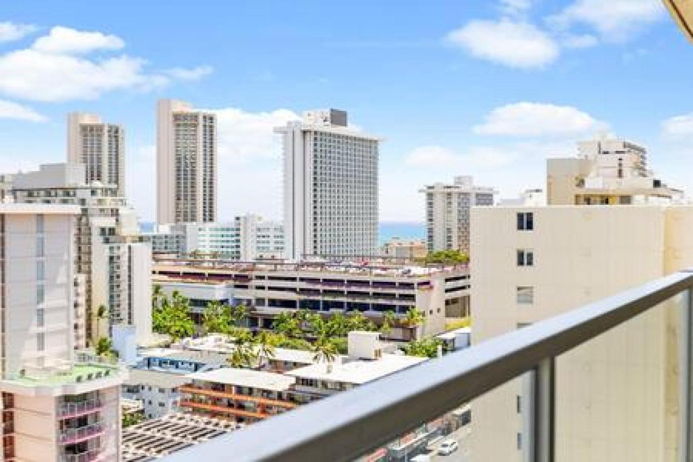 NEWLY Remodeled Upscale Design Central Waikiki