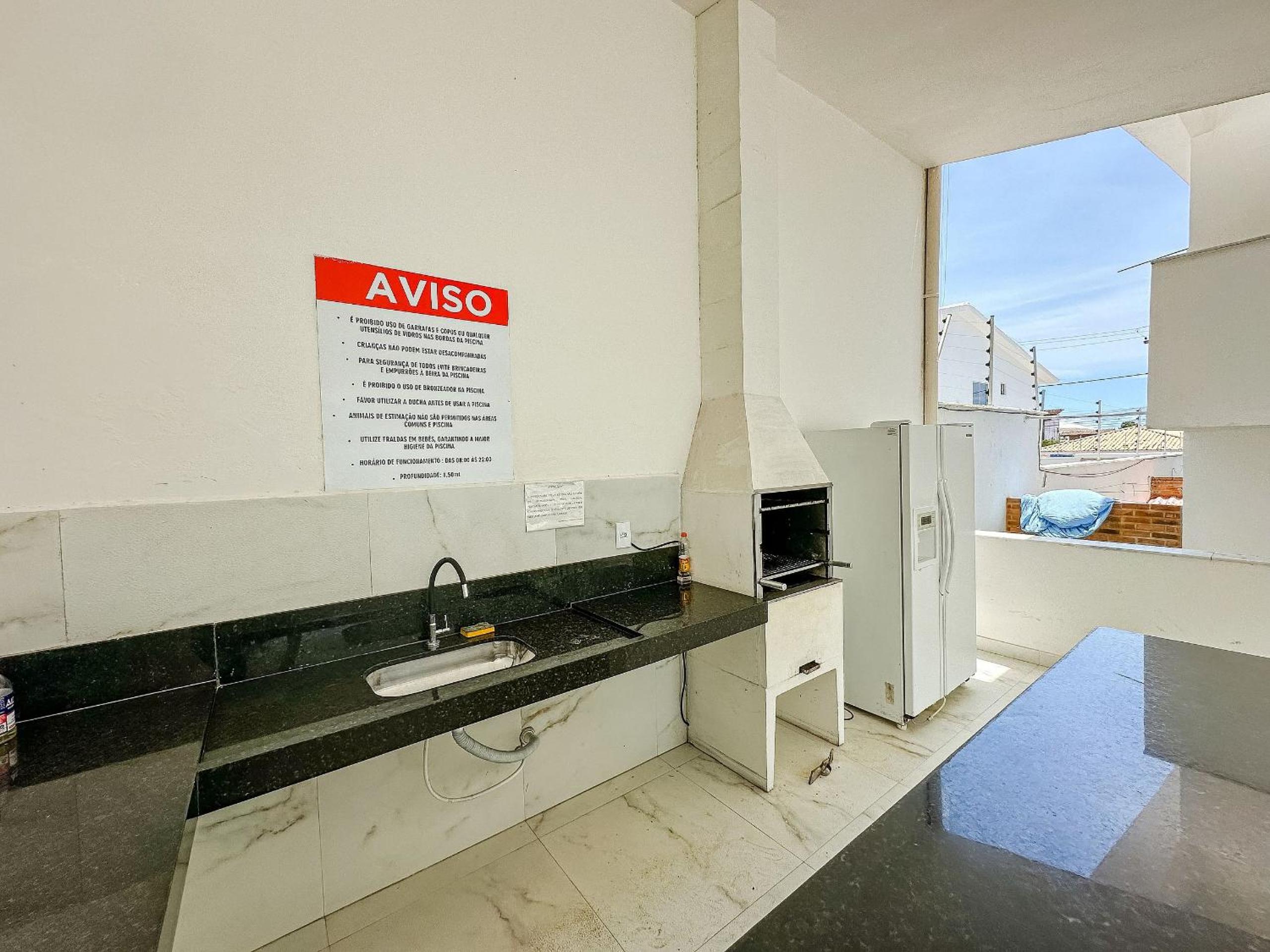 Apto Térreo com 2 quartos (ambos com ar split), sendo 1 suíte, internet privativa 300MBPS, no Residencial Vila Regina, condominio com piscina e área gourme