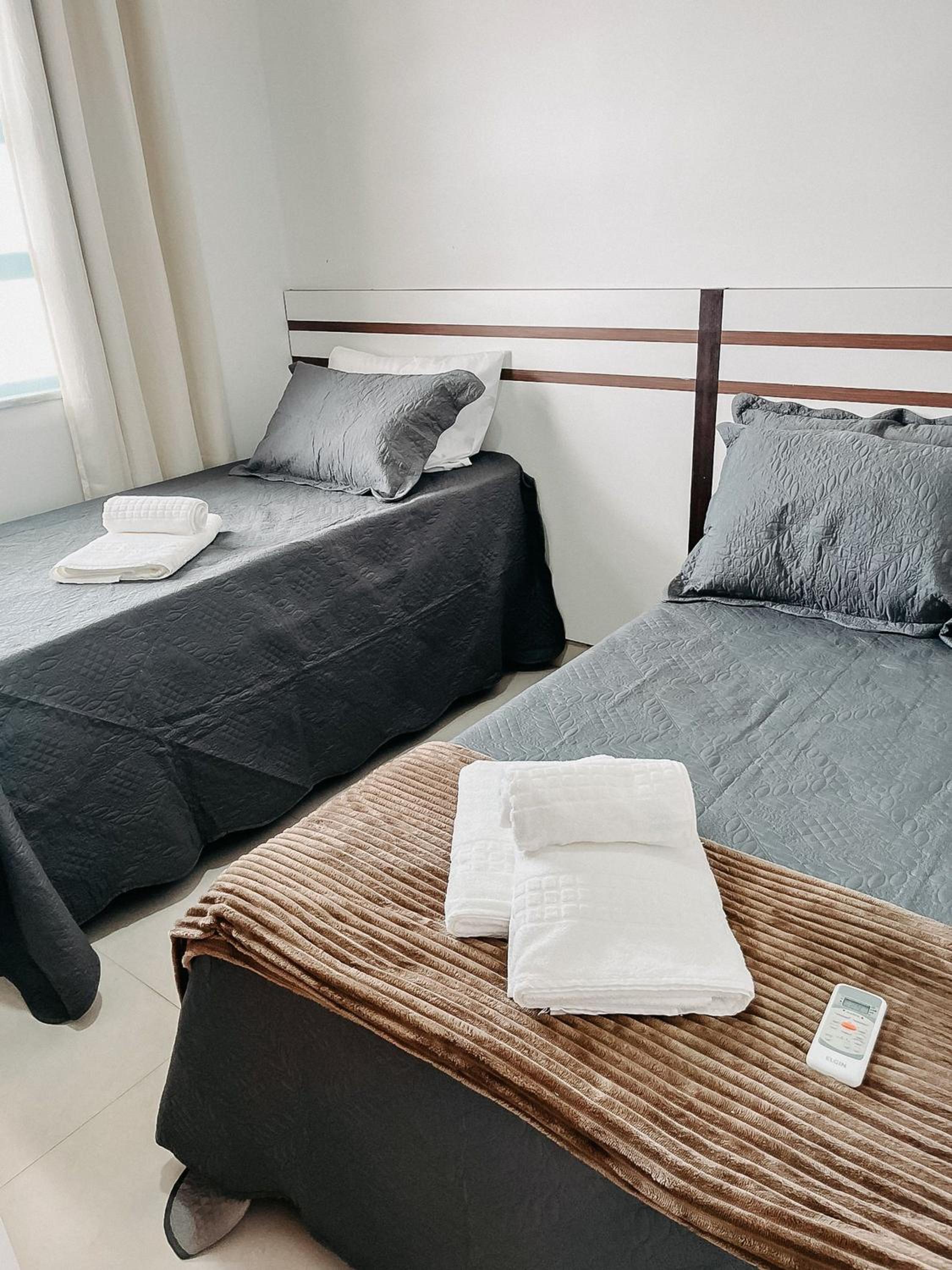 Apto Térreo com 2 quartos (ambos com ar split), sendo 1 suíte, internet privativa 300MBPS, no Residencial Vila Regina, condominio com piscina e área gourme