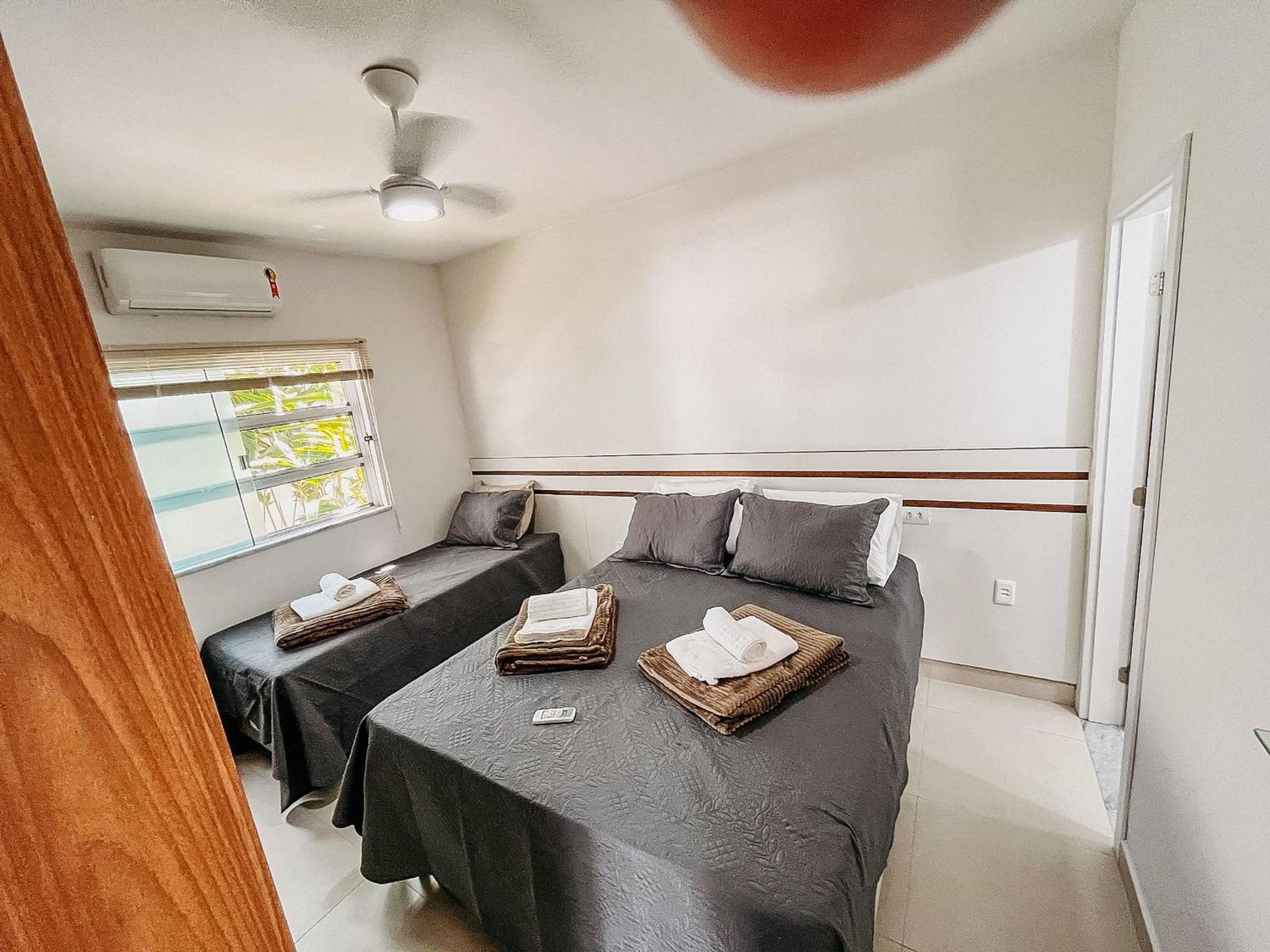 Apto Térreo com 2 quartos (ambos com ar split), sendo 1 suíte, internet privativa 300MBPS, no Residencial Vila Regina, condominio com piscina e área gourme