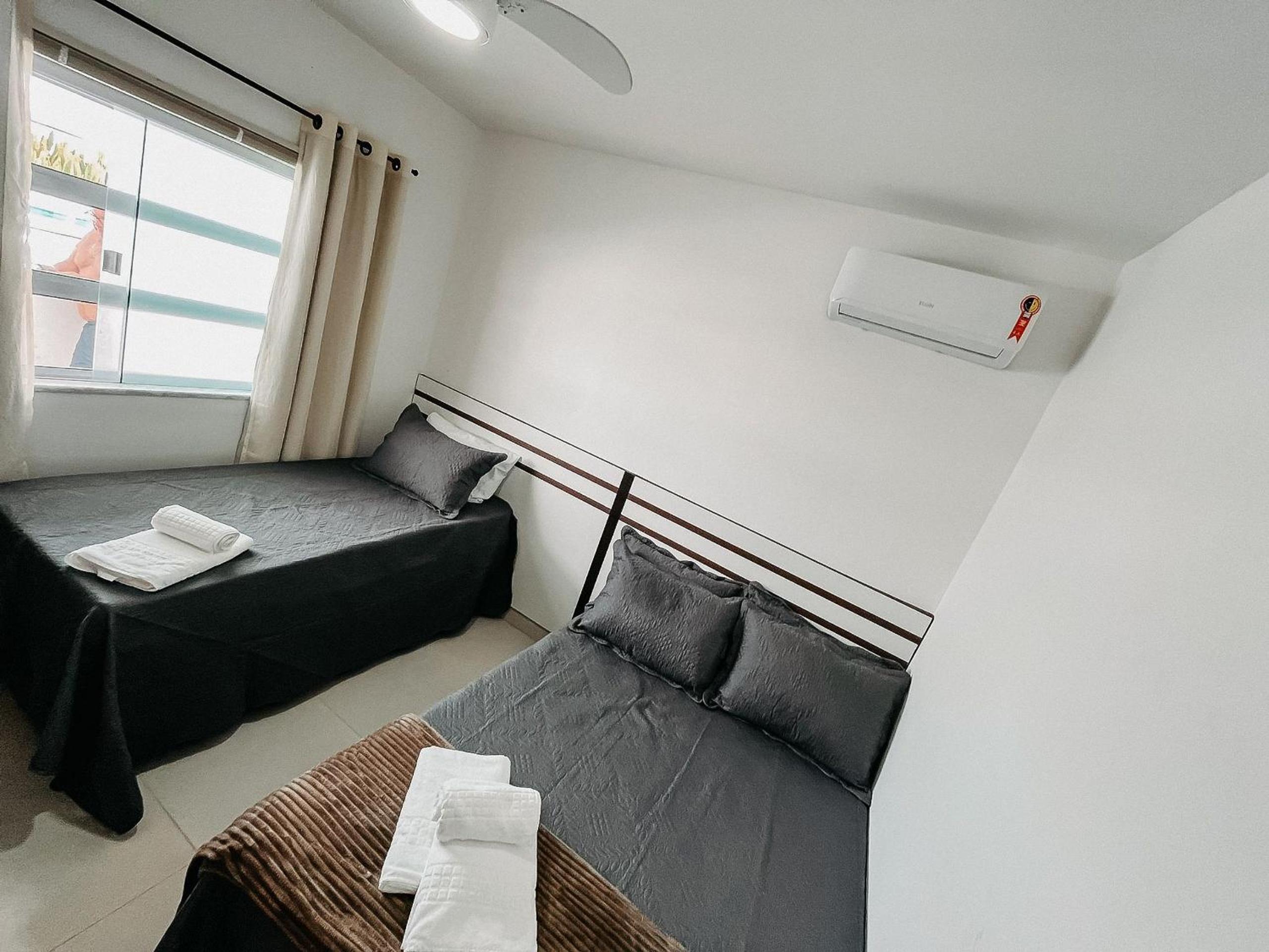 Apto Térreo com 2 quartos (ambos com ar split), sendo 1 suíte, internet privativa 300MBPS, no Residencial Vila Regina, condominio com piscina e área gourme