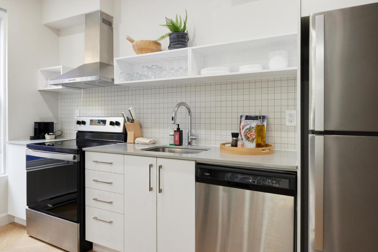 Chic 2 Bedroom apartment in Le Plateau by Denstays