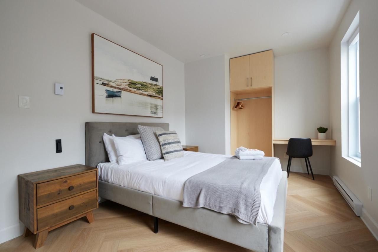 Chic 2 Bedroom apartment in Le Plateau by Denstays