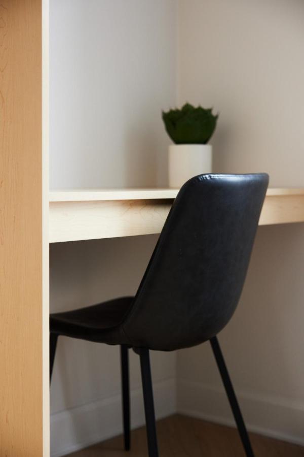 Chic 2 Bedroom apartment in Le Plateau by Denstays