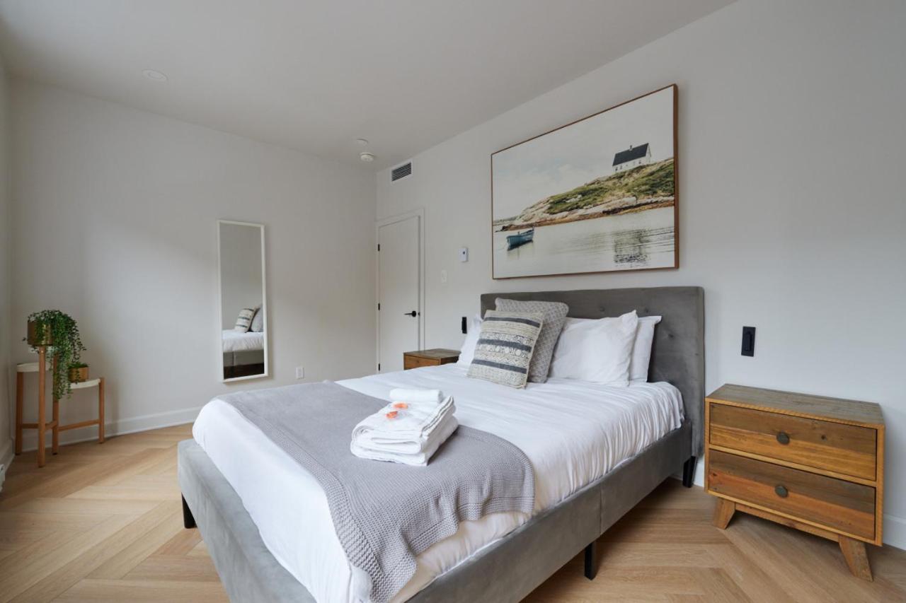Chic 2 Bedroom apartment in Le Plateau by Denstays