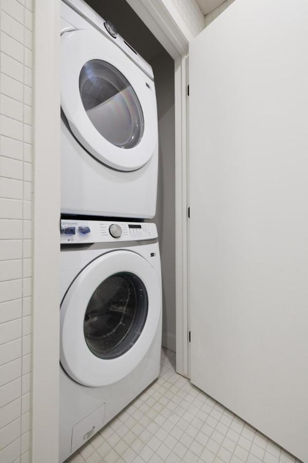 Chic 2 Bedroom apartment in Le Plateau by Denstays