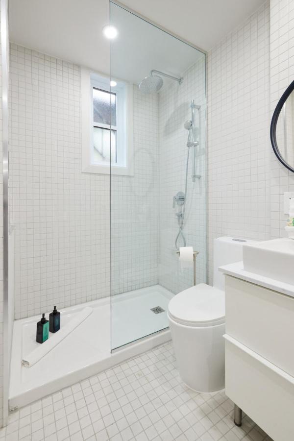 Chic 2 Bedroom apartment in Le Plateau by Denstays