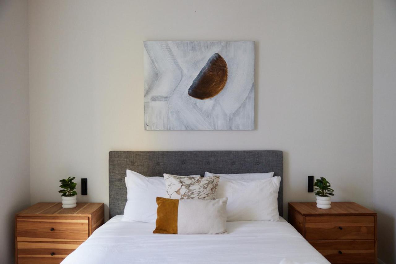 Chic 2 Bedroom apartment in Le Plateau by Denstays