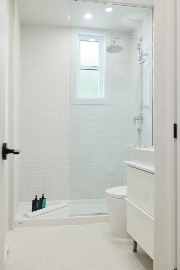 New and Cozy 3 bedroom in Le Plateau by Denstays