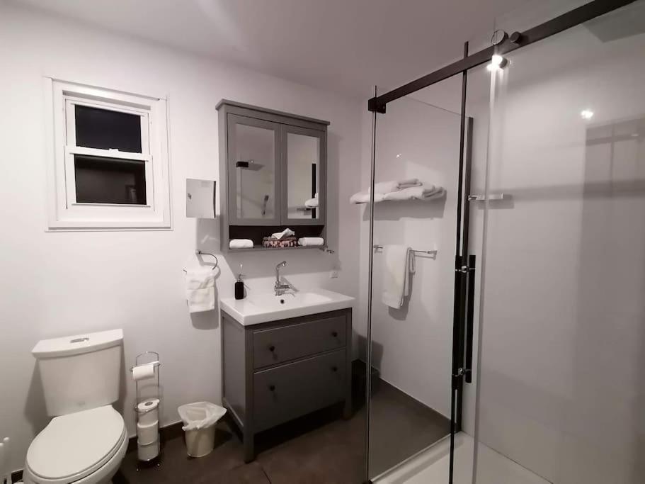 Domaine d'exception, bord de rivière, plage privée, spacieux chalet pour grande famille ou entre amis - activités, spa 10 places