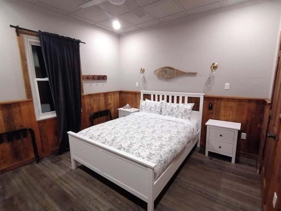 Domaine d'exception, bord de rivière, plage privée, spacieux chalet pour grande famille ou entre amis - activités, spa 10 places