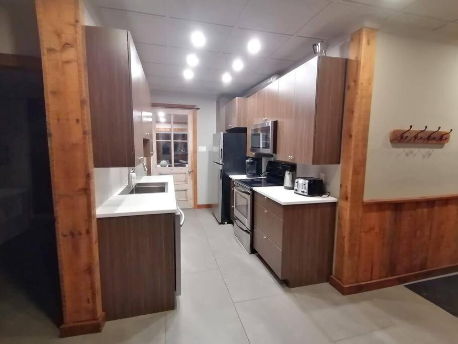 Domaine d'exception, bord de rivière, plage privée, spacieux chalet pour grande famille ou entre amis - activités, spa 10 places
