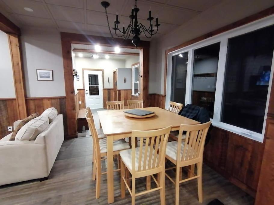 Domaine d'exception, bord de rivière, plage privée, spacieux chalet pour grande famille ou entre amis - activités, spa 10 places