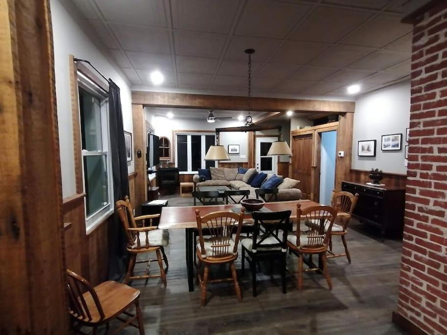 Domaine d'exception, bord de rivière, plage privée, spacieux chalet pour grande famille ou entre amis - activités, spa 10 places