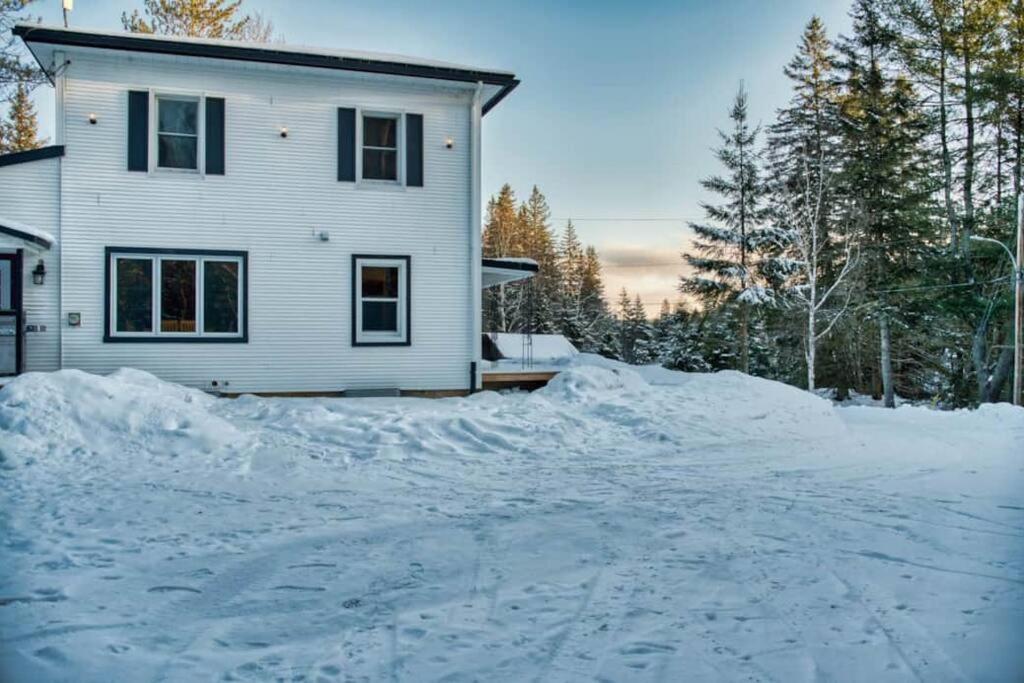 Domaine d'exception, bord de rivière, plage privée, spacieux chalet pour grande famille ou entre amis - activités, spa 10 places