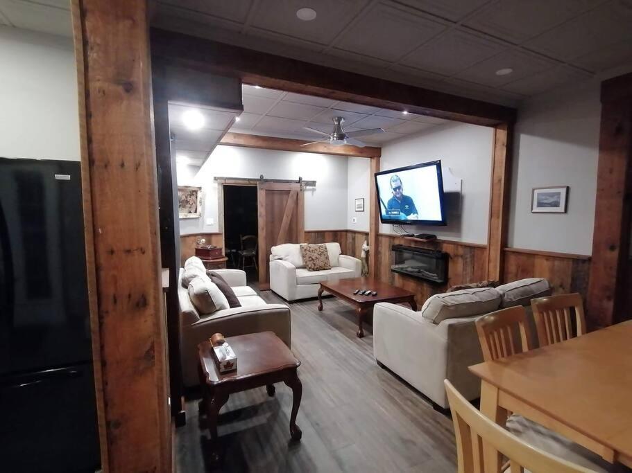Domaine d'exception, bord de rivière, plage privée, spacieux chalet pour grande famille ou entre amis - activités, spa 10 places