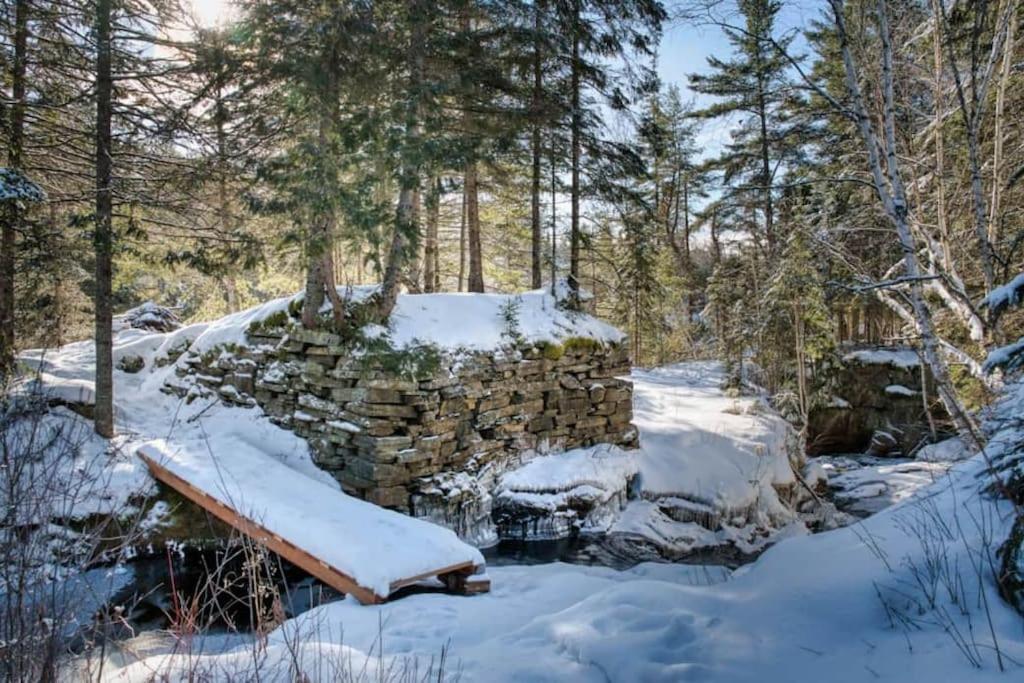 Domaine d'exception, bord de rivière, plage privée, spacieux chalet pour grande famille ou entre amis - activités, spa 10 places