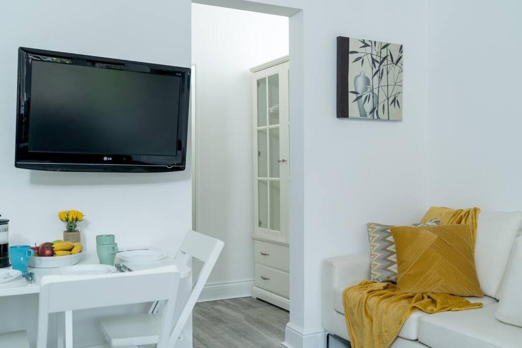 A Bright Lovely Spacious Studio. - Image 5