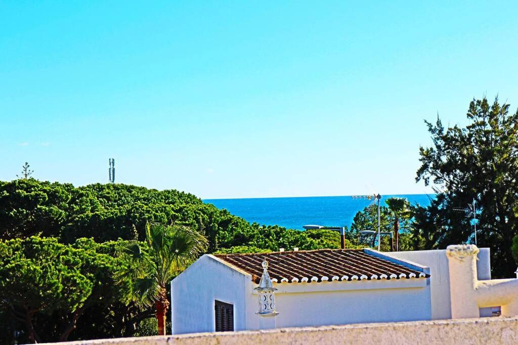 Stunning 3 bed Villa in Vale do Lobo with Resort Membership 3 mins From Beach and Golf view 3