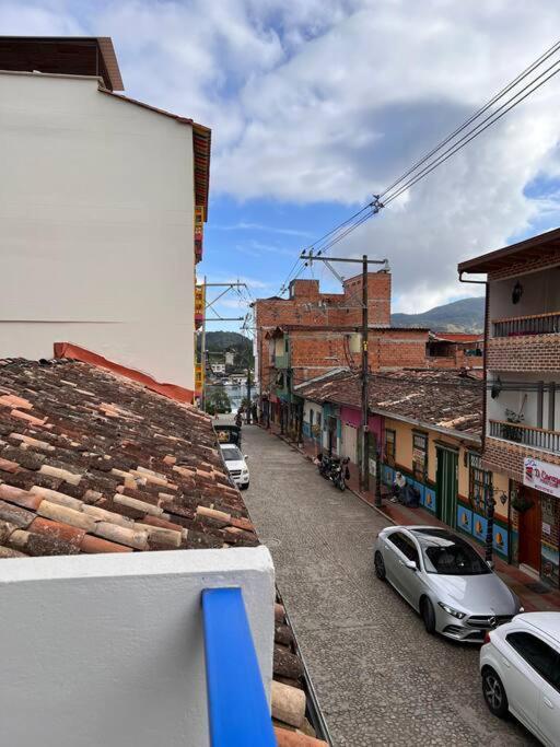 Centro Guatapé: minimalista y confortable