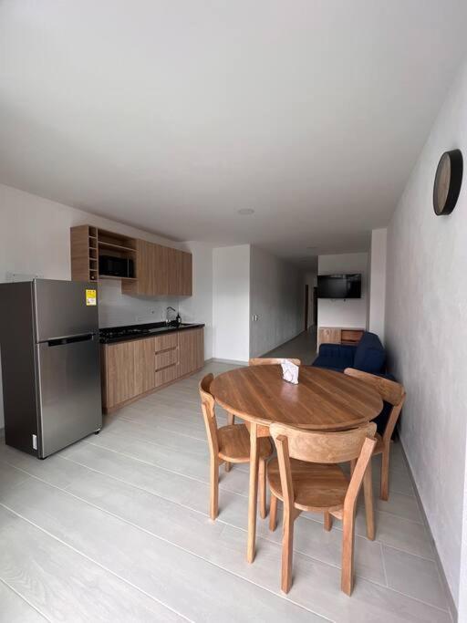 Centro Guatapé: minimalista y confortable