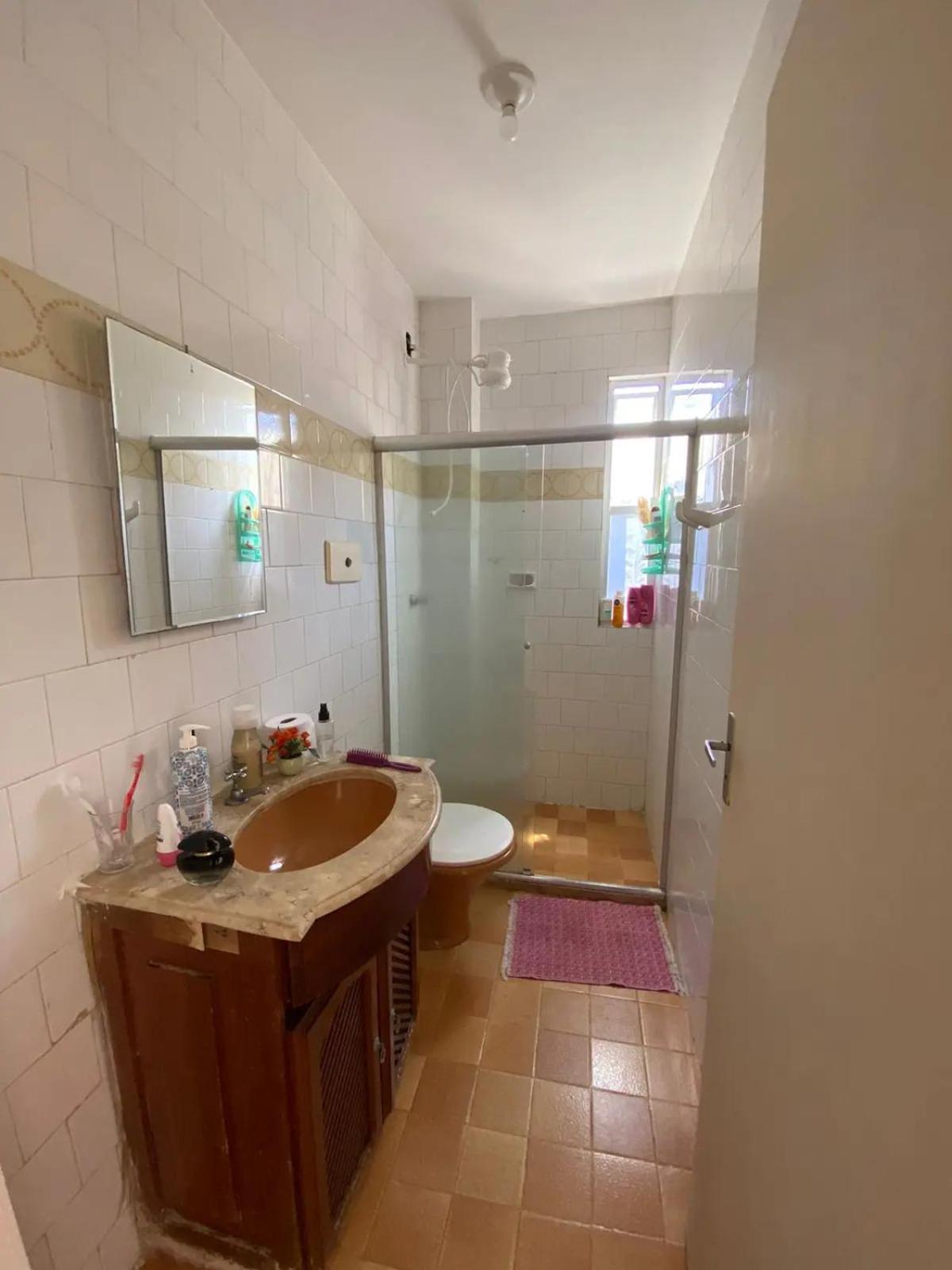 Quarto espaçoso e silencioso