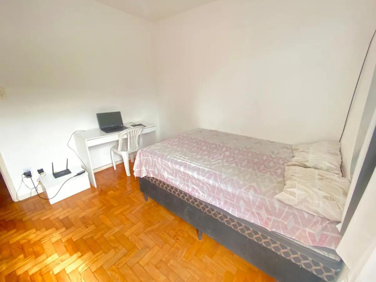 Quarto espaçoso e silencioso