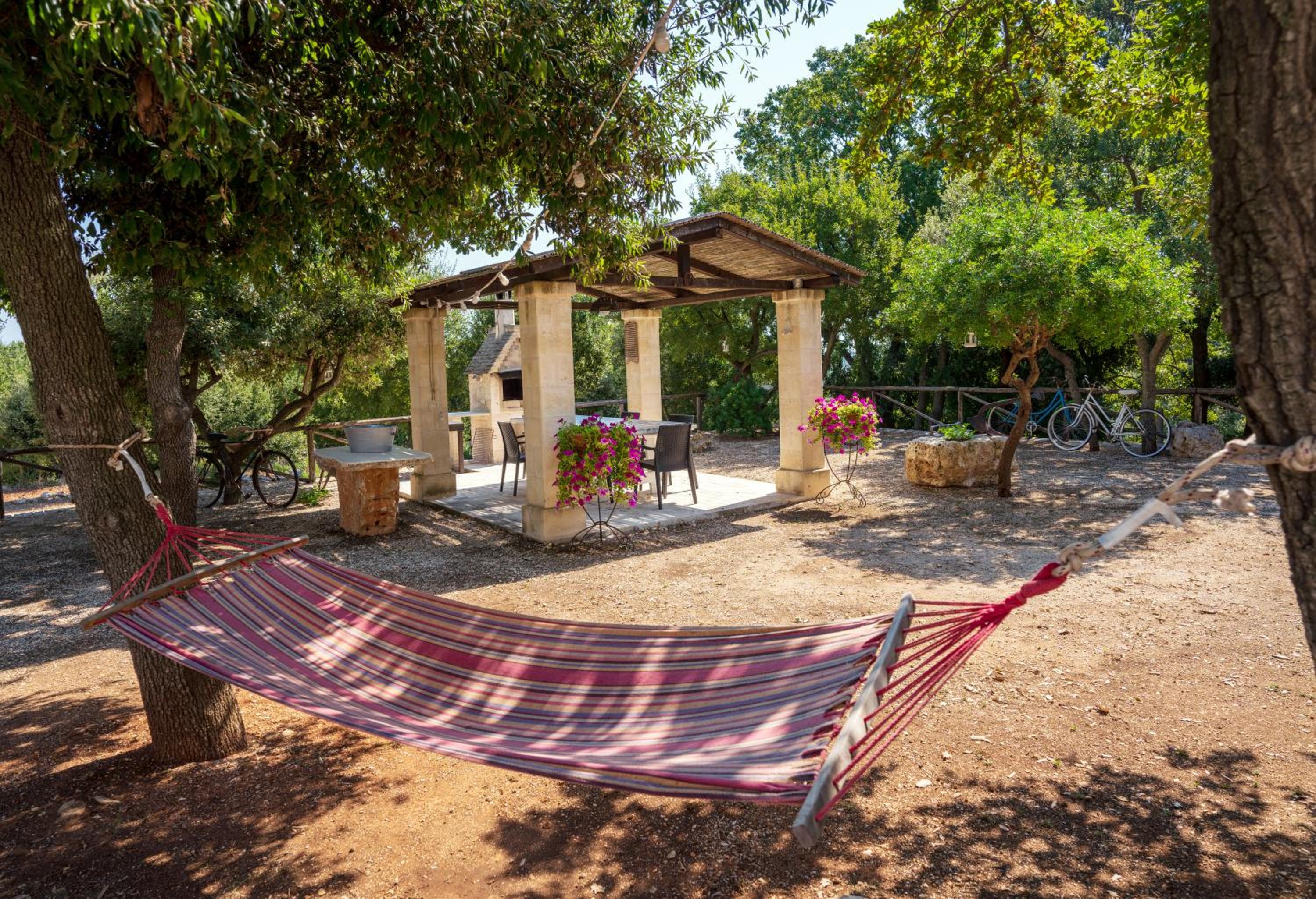 Trullo Mont Bell con giardino e piscina privata view 3