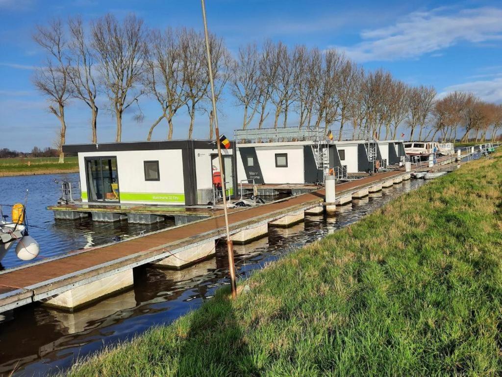 Houseboat Tiny Griffin
