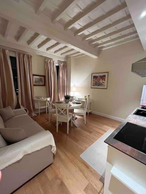 Cozy Santa Maria Novella Uffizi Duomo 2beds-2baths