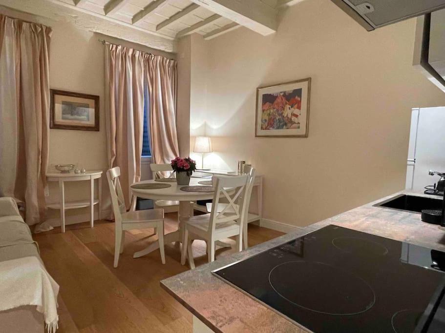 Cozy Santa Maria Novella Uffizi Duomo 2beds-2baths