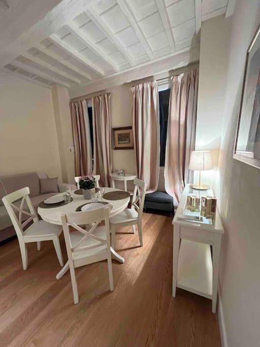 Cozy Santa Maria Novella Uffizi Duomo 2beds-2baths