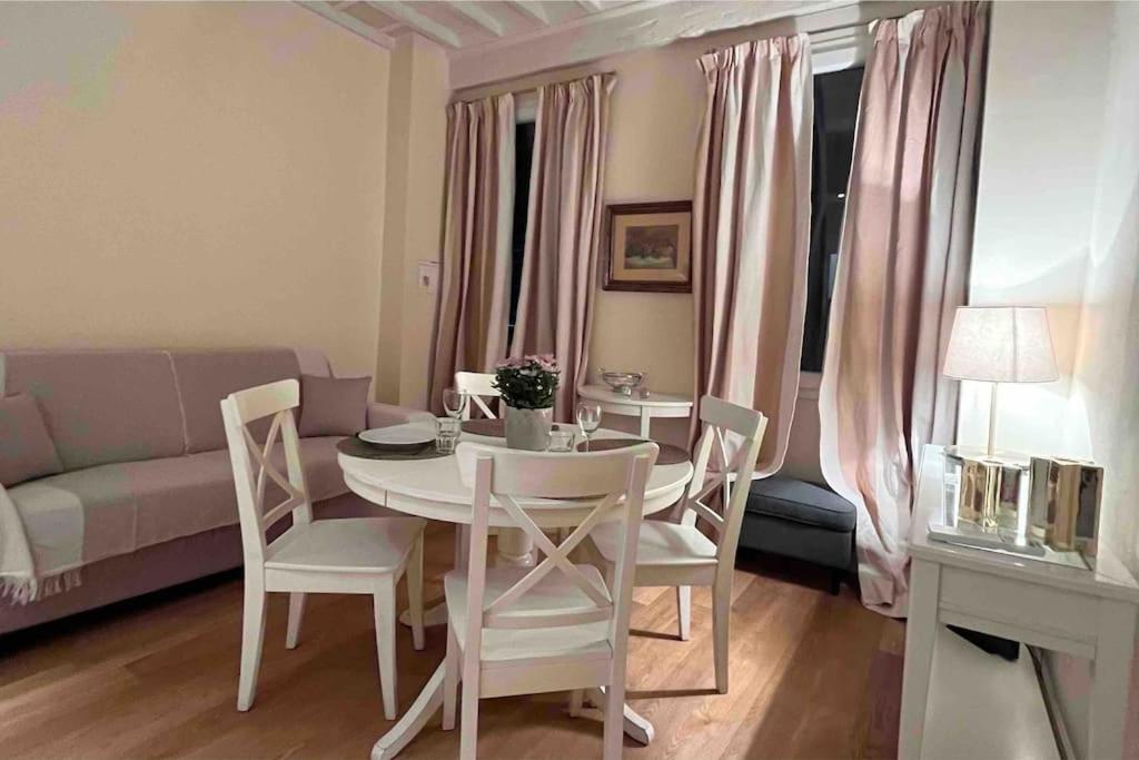 Cozy Santa Maria Novella Uffizi Duomo 2beds-2baths