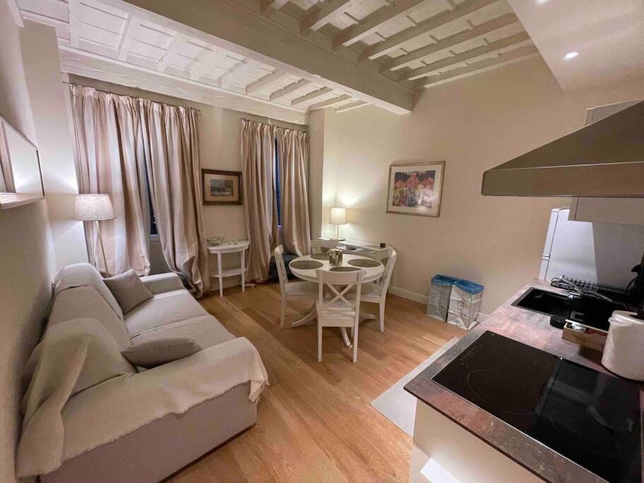 Cozy Santa Maria Novella Uffizi Duomo 2beds-2baths