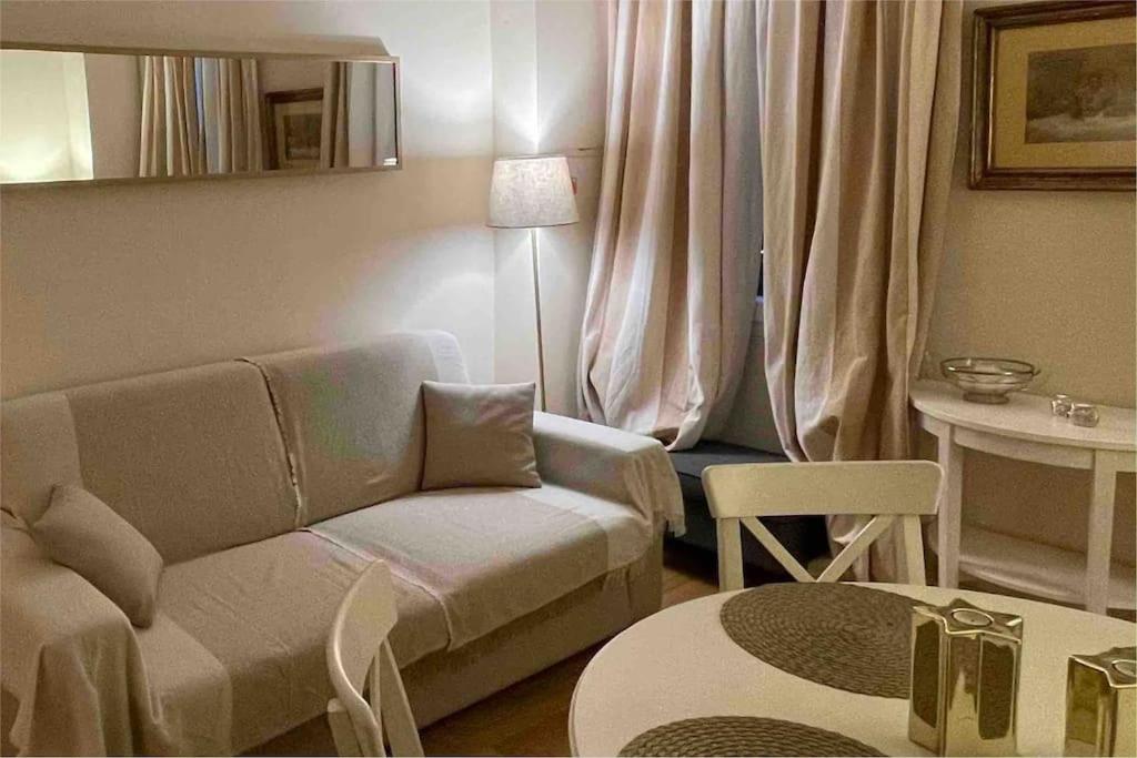 Cozy Santa Maria Novella Uffizi Duomo 2beds-2baths