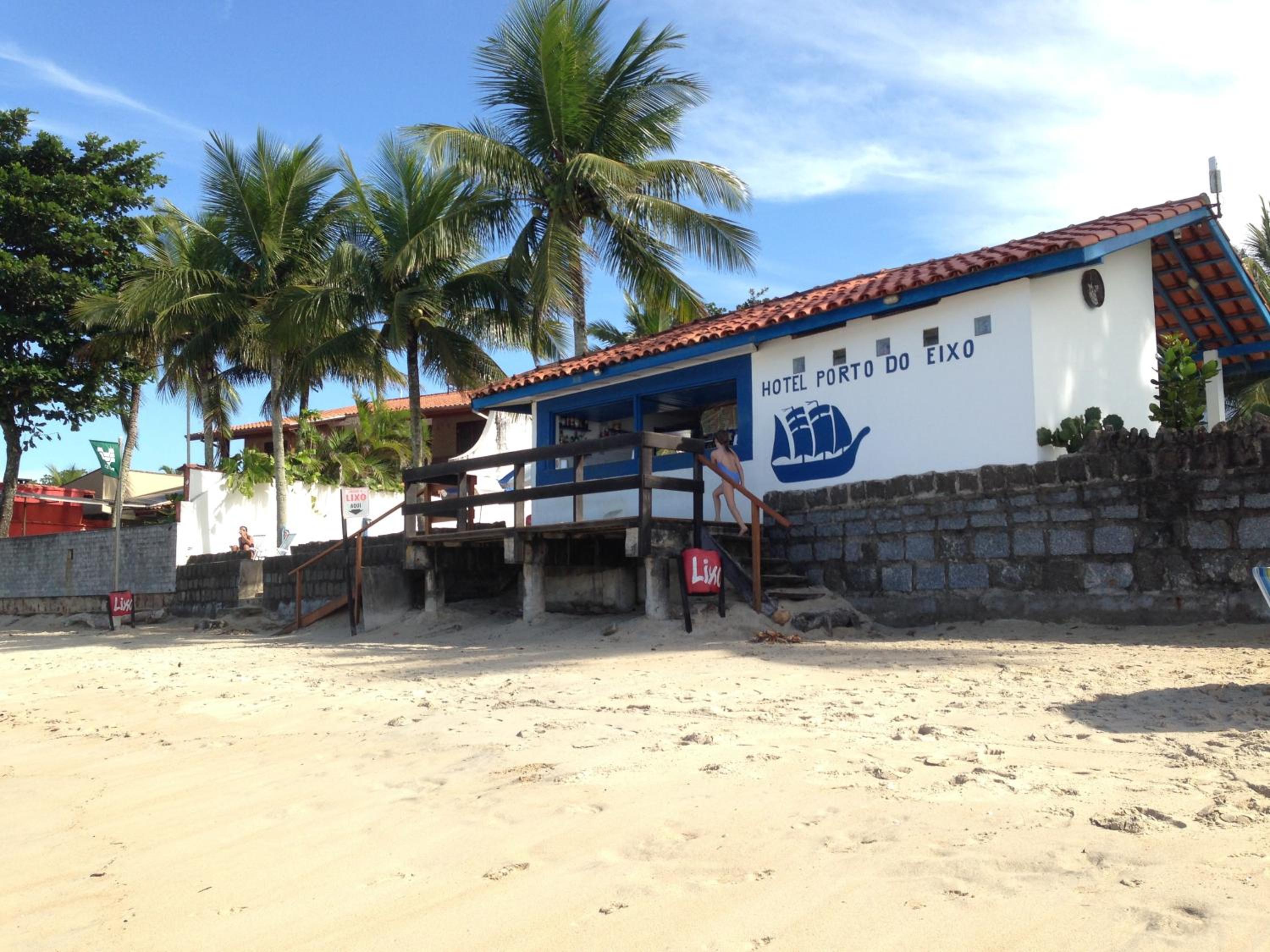 CHARMOSA CASA EM CONDO A 01 QUADRA DA PRAIA DO SAPE UBATUBA com churrasqueira, forno pizza, wifi