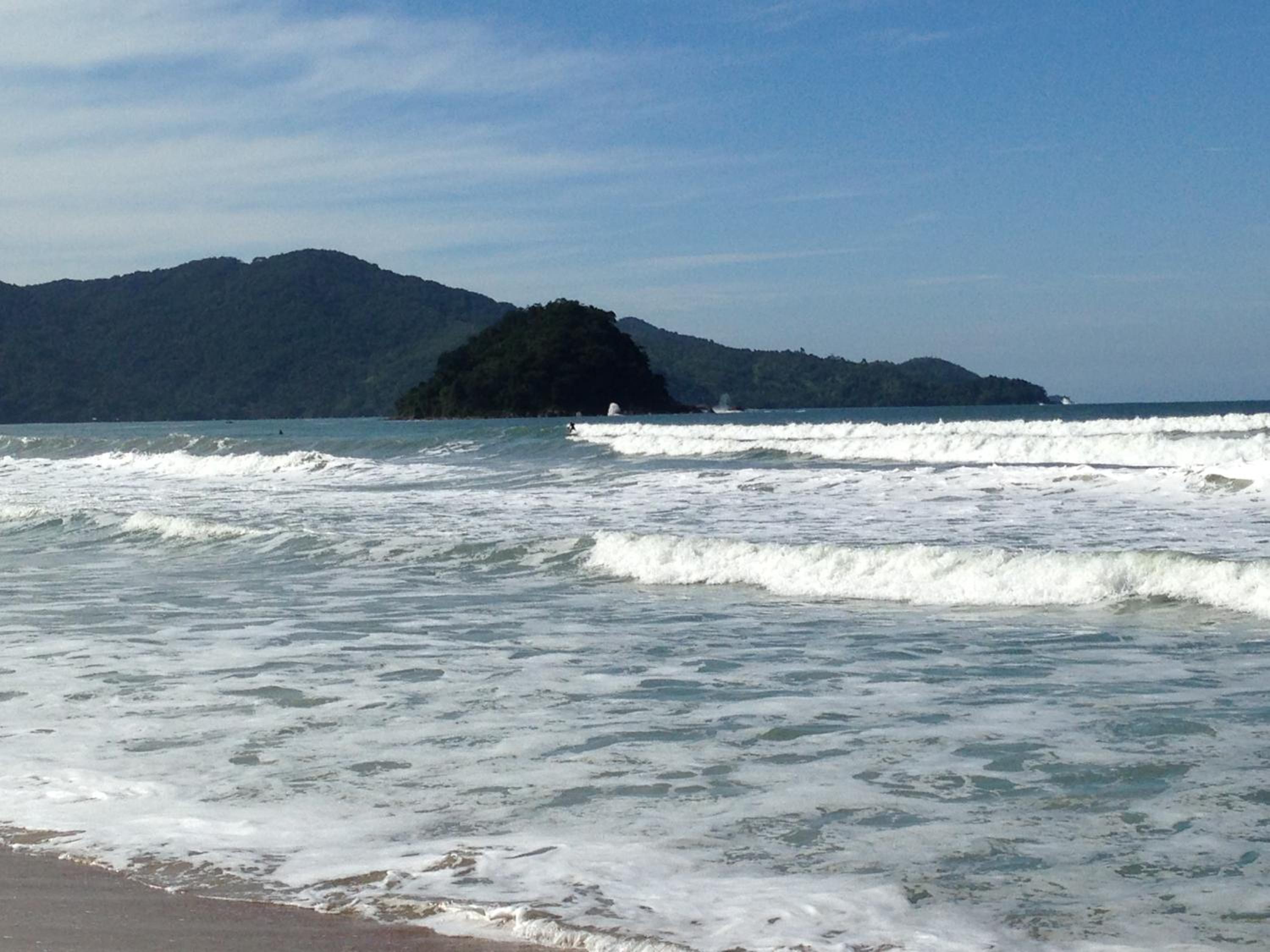 CHARMOSA CASA EM CONDO A 01 QUADRA DA PRAIA DO SAPE UBATUBA com churrasqueira, forno pizza, wifi