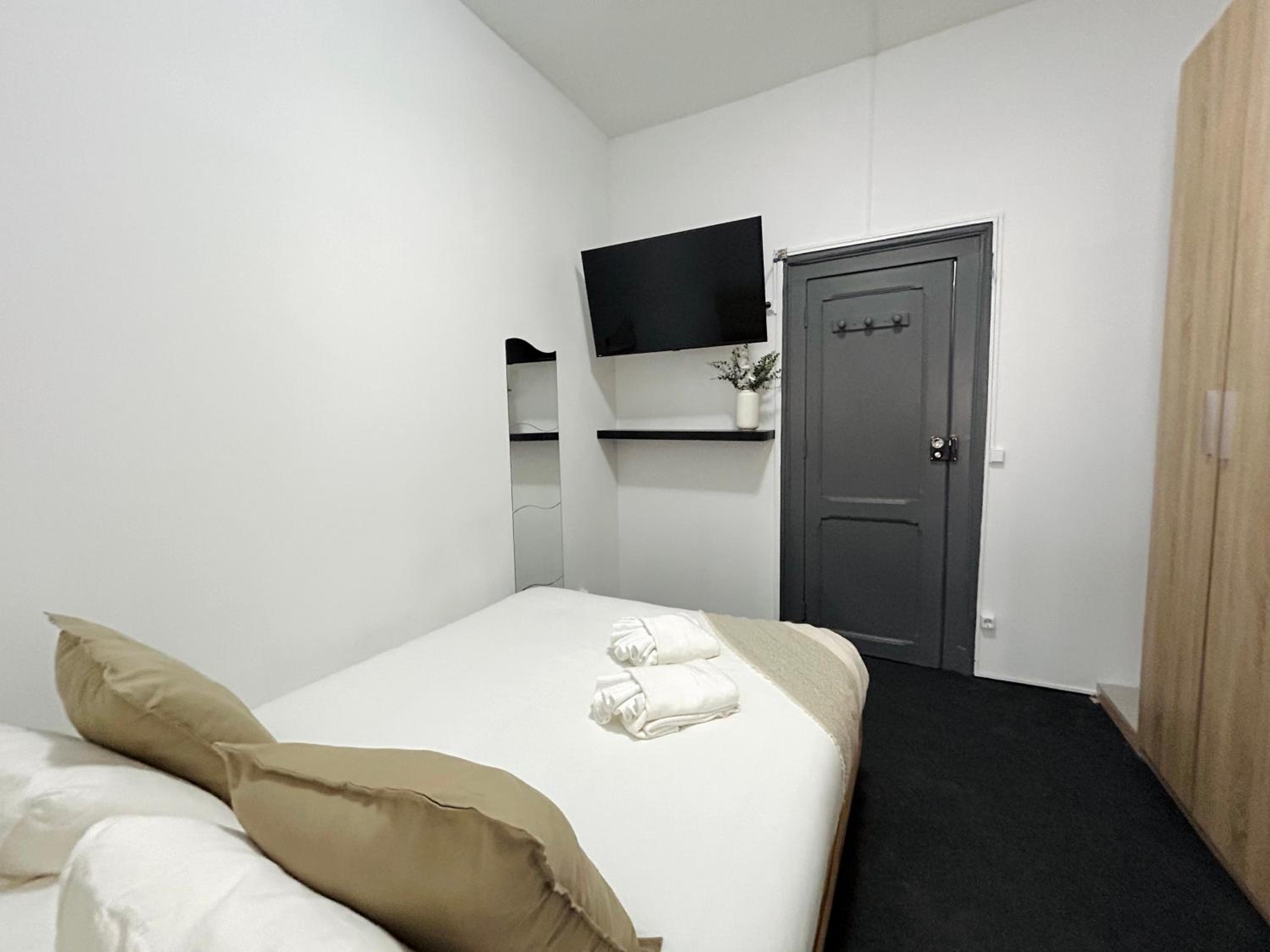 Low Cost Arroios Rooms view 2