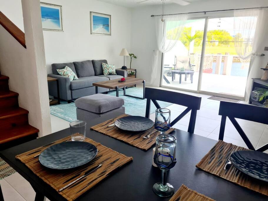 Wild Lotus Villa - Waterfront on Jolly Harbour