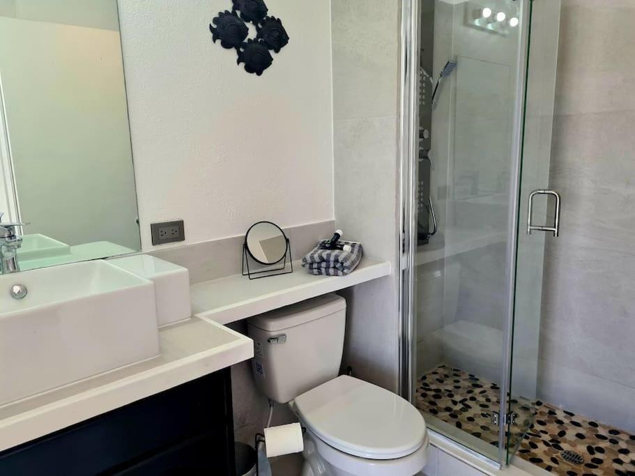 Wild Lotus Villa - Waterfront on Jolly Harbour