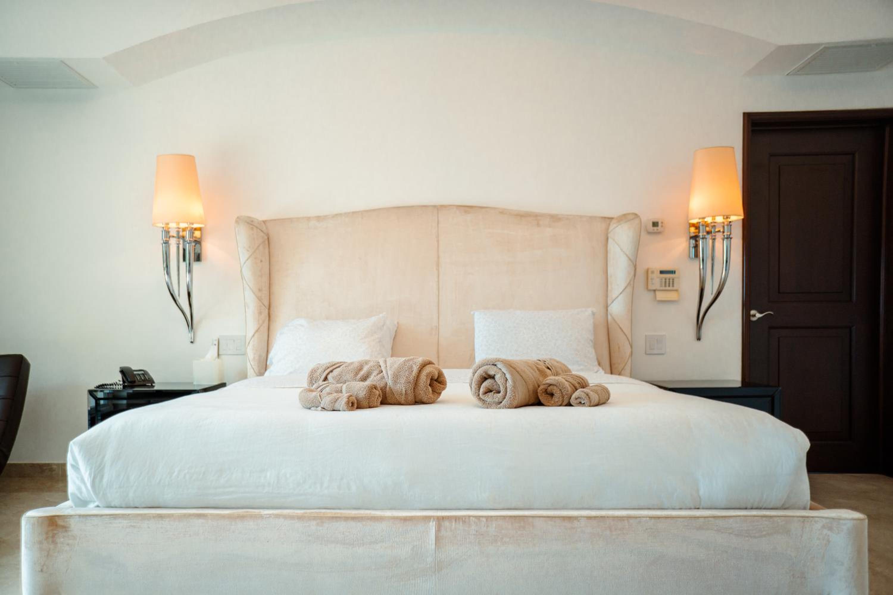 Beachfront Villa Cancún - Premium - Private - Beach Access - Curated Service