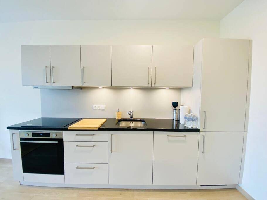 Luxury 1 bedroom Flat in city center with Free Parking view 3