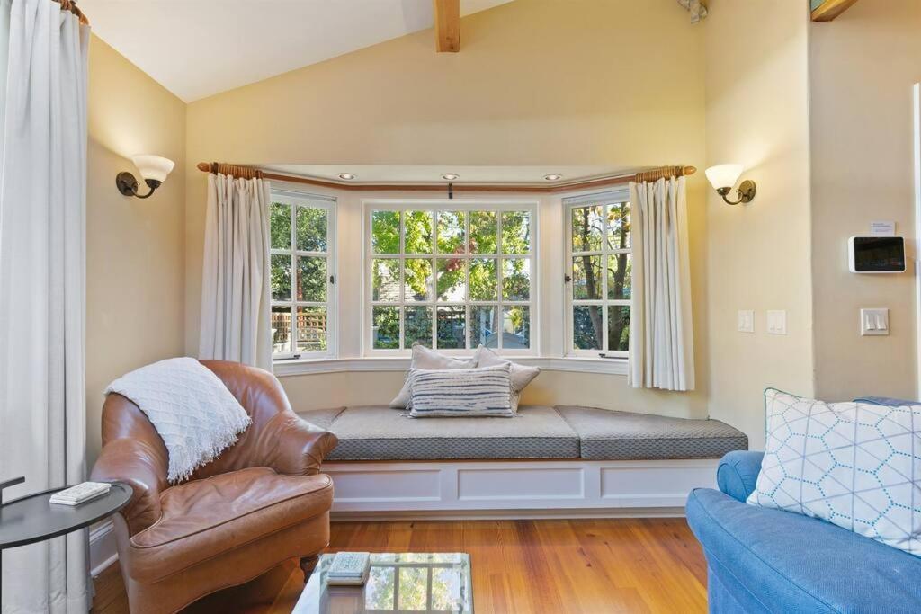 Luxury Home Next to Stanford University view 3