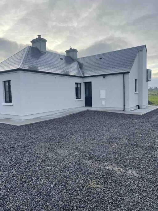 Modern 3 bed country cottage view 4