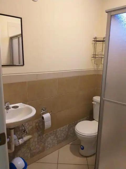 Large furnished apartment with a great location/ Departamento grande y equipado en sector céntrico de Quito.