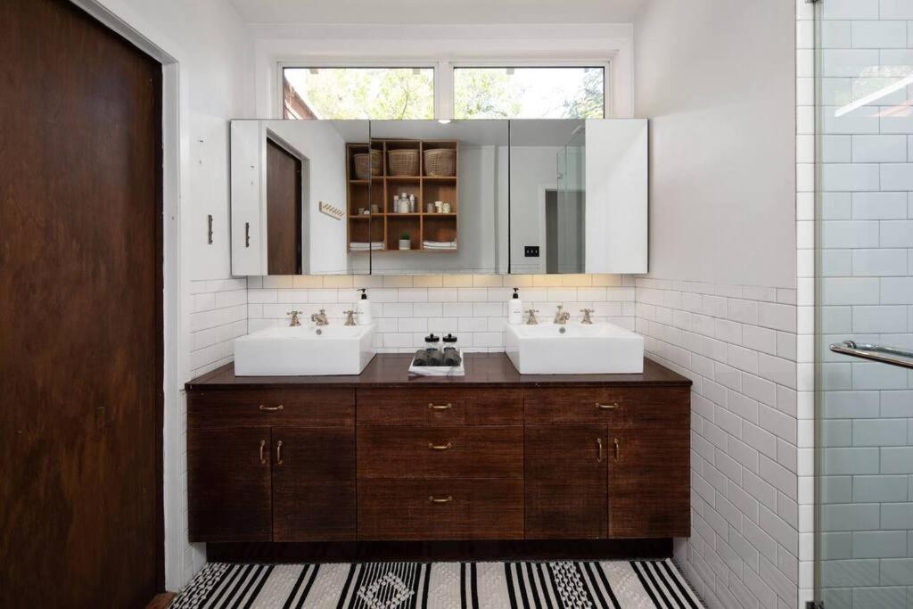 Hollywood Hills Home w Views in Laurel Canyon
