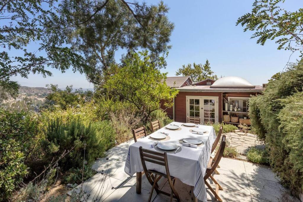 Hollywood Hills Home w Views in Laurel Canyon
